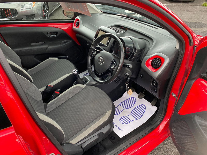 Toyota Aygo 1.0 VVT-i x-play Euro 6 5dr 5dr Manual 2019