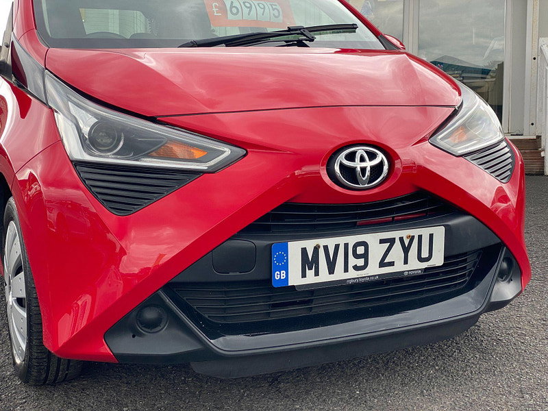 Toyota Aygo 1.0 VVT-i x-play Euro 6 5dr 5dr Manual 2019