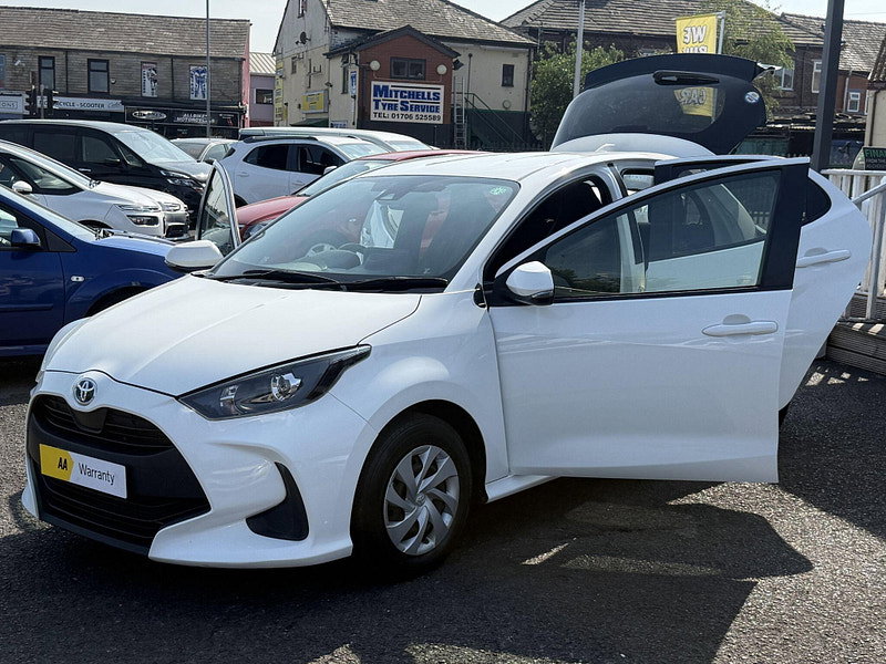 Toyota Yaris 1.5 VVT-h Design E-CVT Euro 6 (s/s) 5dr 5dr Automatic 2021