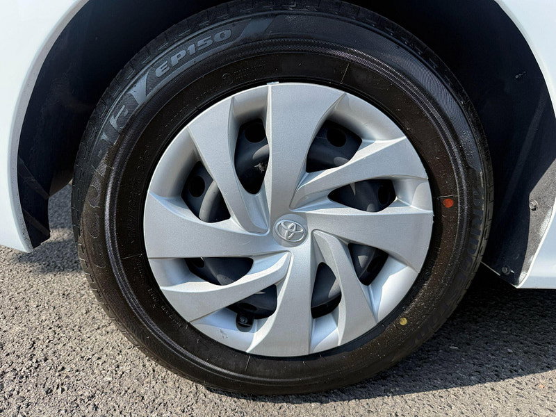 Toyota Yaris 1.5 VVT-h Design E-CVT Euro 6 (s/s) 5dr 5dr Automatic 2021