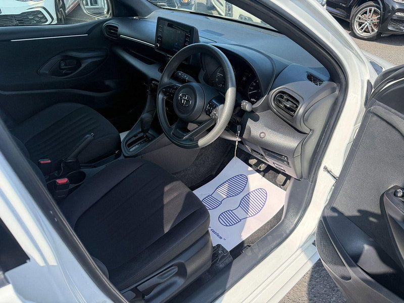 Toyota Yaris 1.5 VVT-h Design E-CVT Euro 6 (s/s) 5dr 5dr Automatic 2021