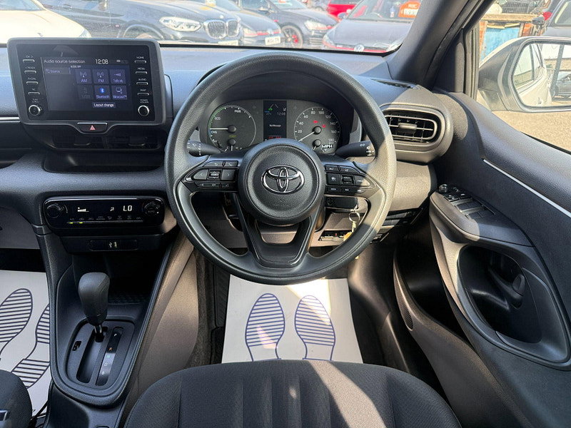Toyota Yaris 1.5 VVT-h Design E-CVT Euro 6 (s/s) 5dr 5dr Automatic 2021