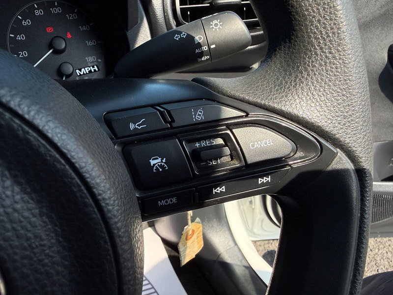 Toyota Yaris 1.5 VVT-h Design E-CVT Euro 6 (s/s) 5dr 5dr Automatic 2021