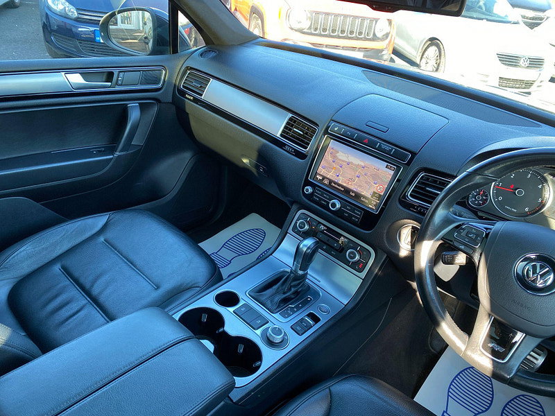 Volkswagen Touareg 3.0 TDI V6 BlueMotion Tech R-Line Tiptronic 4WD Euro 6 (s/s) 5dr 5dr Automatic 2015