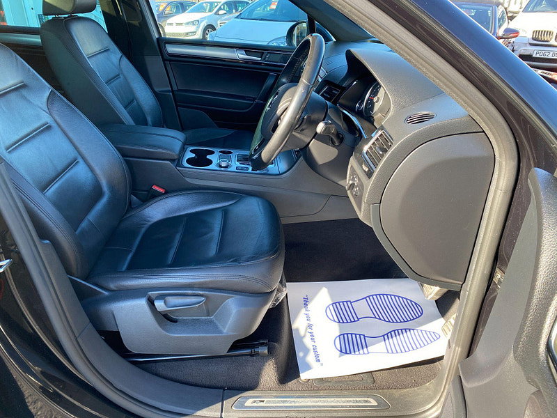 Volkswagen Touareg 3.0 TDI V6 BlueMotion Tech R-Line Tiptronic 4WD Euro 6 (s/s) 5dr 5dr Automatic 2015