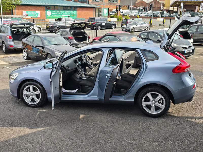 Volvo V40 1.5 T3 Momentum Nav Plus Auto Euro 6 (s/s) 5dr 5dr Automatic 2017