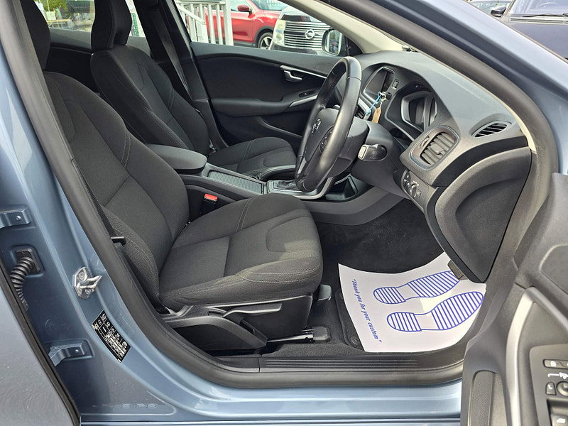 Volvo V40 1.5 T3 Momentum Nav Plus Auto Euro 6 (s/s) 5dr 5dr Automatic 2017