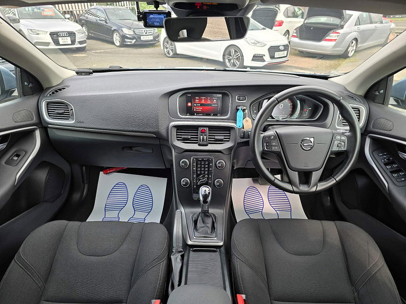 Volvo V40 1.5 T3 Momentum Nav Plus Auto Euro 6 (s/s) 5dr 5dr Automatic 2017