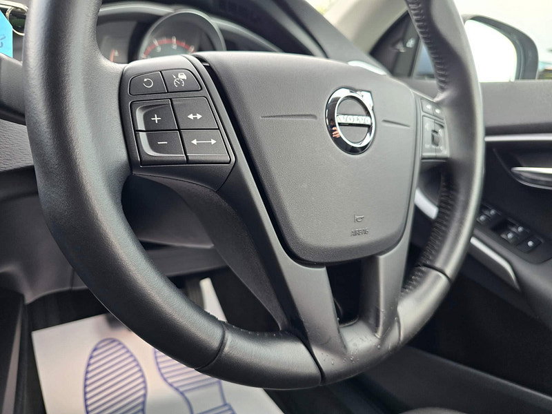 Volvo V40 1.5 T3 Momentum Nav Plus Auto Euro 6 (s/s) 5dr 5dr Automatic 2017