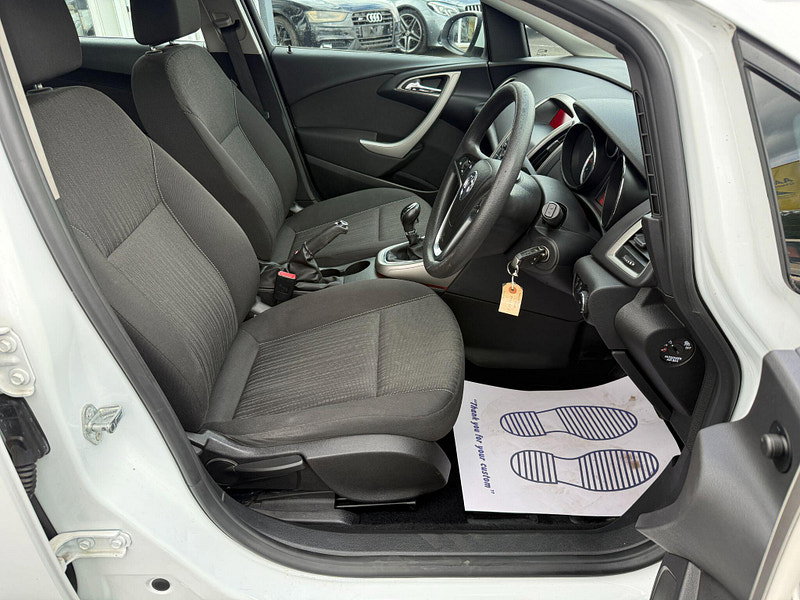 Vauxhall Astra 1.4 16v Excite Euro 5 5dr 5dr Manual 2011