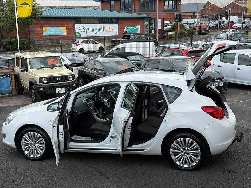 Vauxhall Astra 1.4 16v Excite Euro 5 5dr 5dr Manual 2011