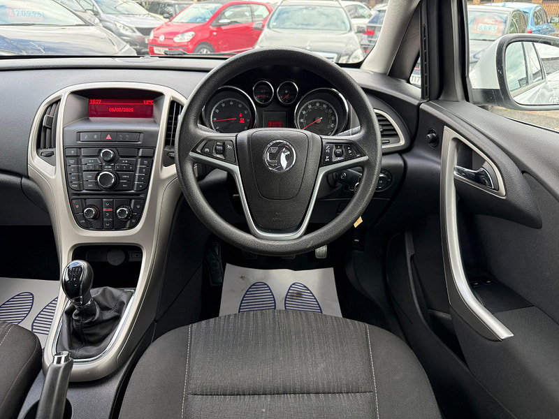 Vauxhall Astra 1.4 16v Excite Euro 5 5dr 5dr Manual 2011