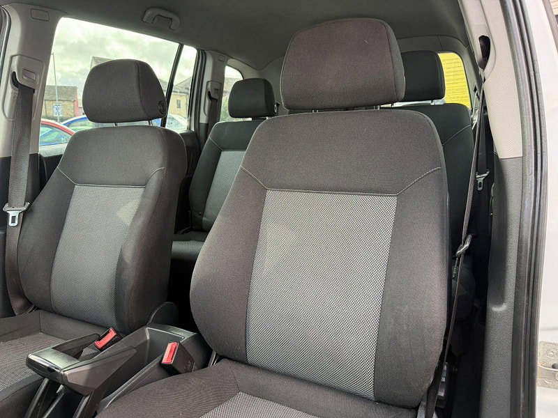 Vauxhall Zafira 1.6 16V Exclusiv Euro 5 5dr 5dr Manual 2012