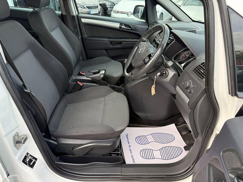 Vauxhall Zafira 1.6 16V Exclusiv Euro 5 5dr 5dr Manual 2012