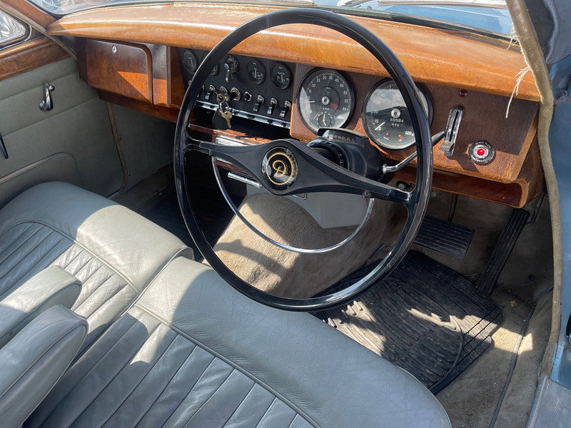 Daimler V8-250  4dr Automatic 2026
