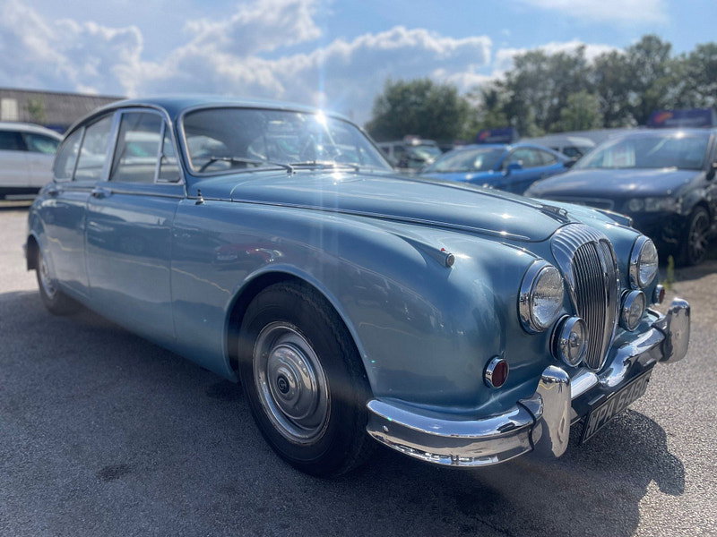 Daimler V8-250  4dr Automatic 2026