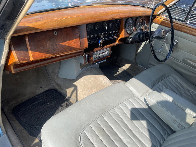Daimler V8-250  4dr Automatic 2026