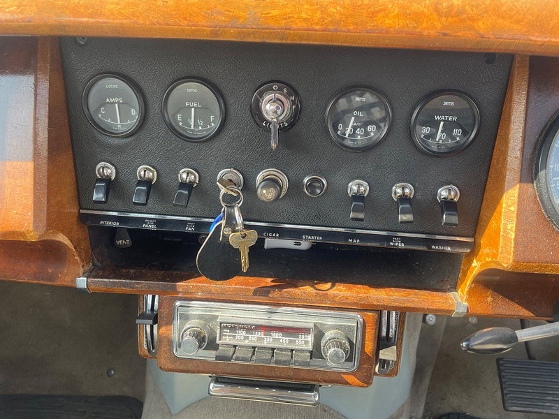 Daimler V8-250  4dr Automatic 2026