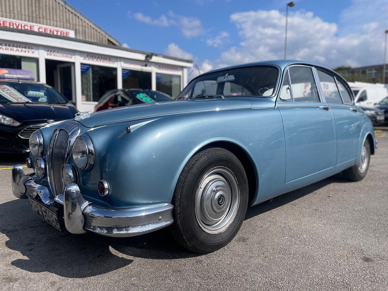 Daimler V8-250  4dr Automatic 2026