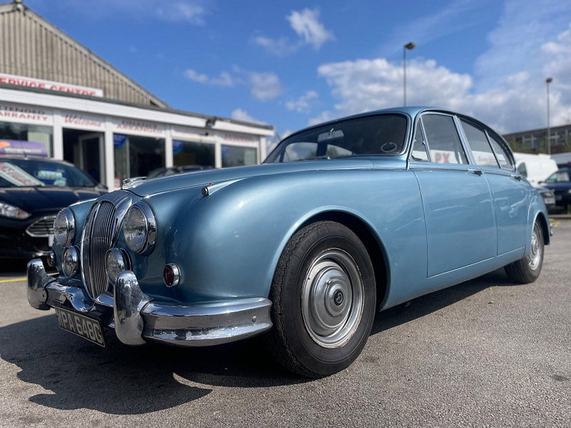 Daimler V8-250  4dr Automatic 2026