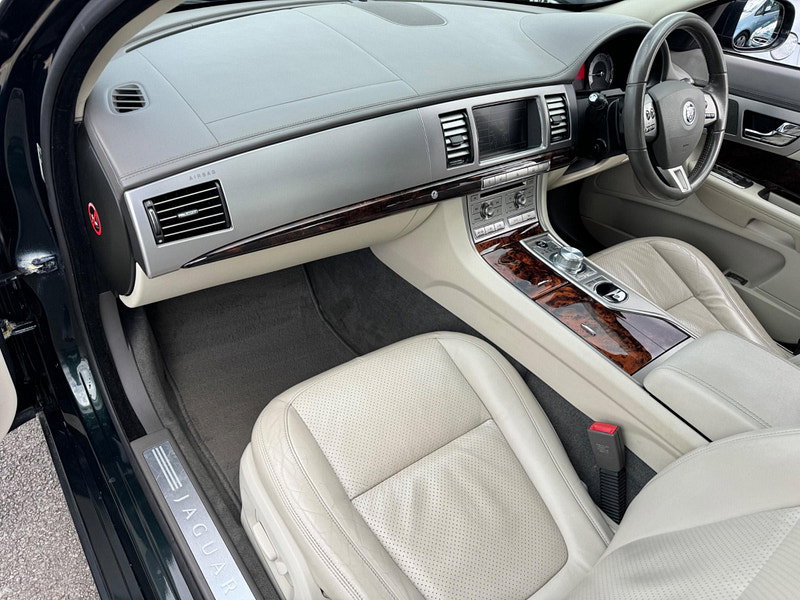Jaguar XF 3.0d V6 Premium Luxury Auto Euro 5 4dr 4dr Automatic 2026