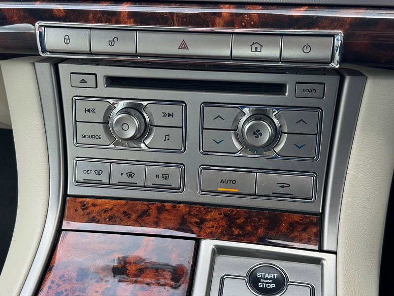 Jaguar XF 3.0d V6 Premium Luxury Auto Euro 5 4dr 4dr Automatic 2026