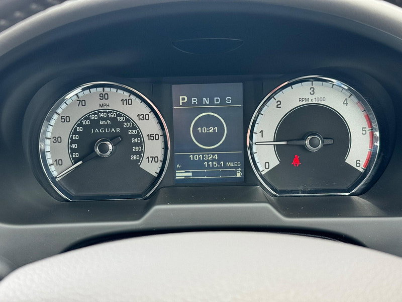Jaguar XF 3.0d V6 Premium Luxury Auto Euro 5 4dr 4dr Automatic 2026