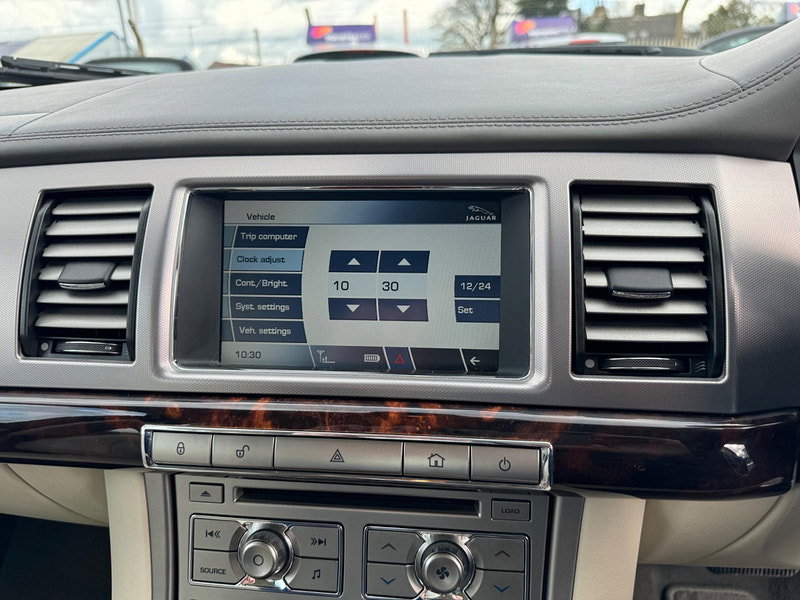 Jaguar XF 3.0d V6 Premium Luxury Auto Euro 5 4dr 4dr Automatic 2026