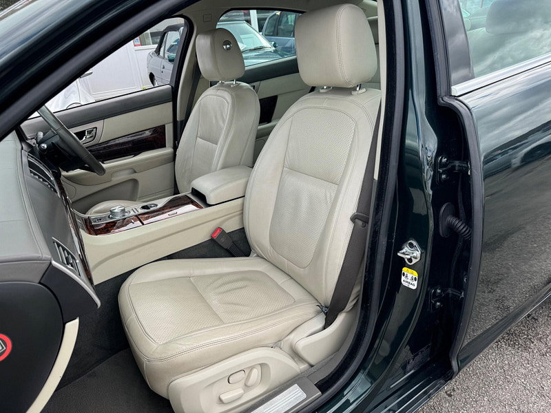 Jaguar XF 3.0d V6 Premium Luxury Auto Euro 5 4dr 4dr Automatic 2026