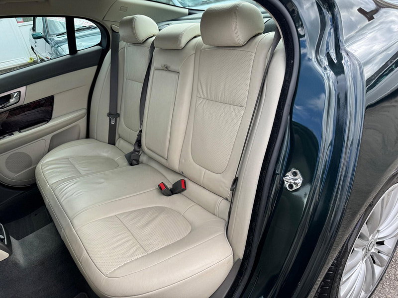 Jaguar XF 3.0d V6 Premium Luxury Auto Euro 5 4dr 4dr Automatic 2026