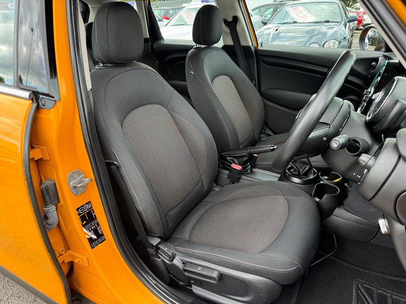 MINI Hatch 1.5 Cooper D Euro 6 (s/s) 5dr 5dr Manual 2026