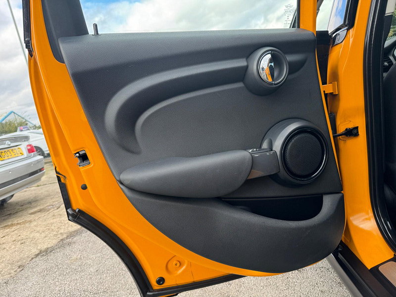 MINI Hatch 1.5 Cooper D Euro 6 (s/s) 5dr 5dr Manual 2026