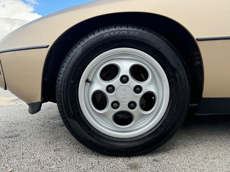 Porsche 924  2dr Manual 2026