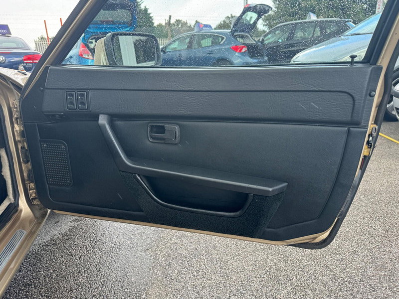 Porsche 924  2dr Manual 2026
