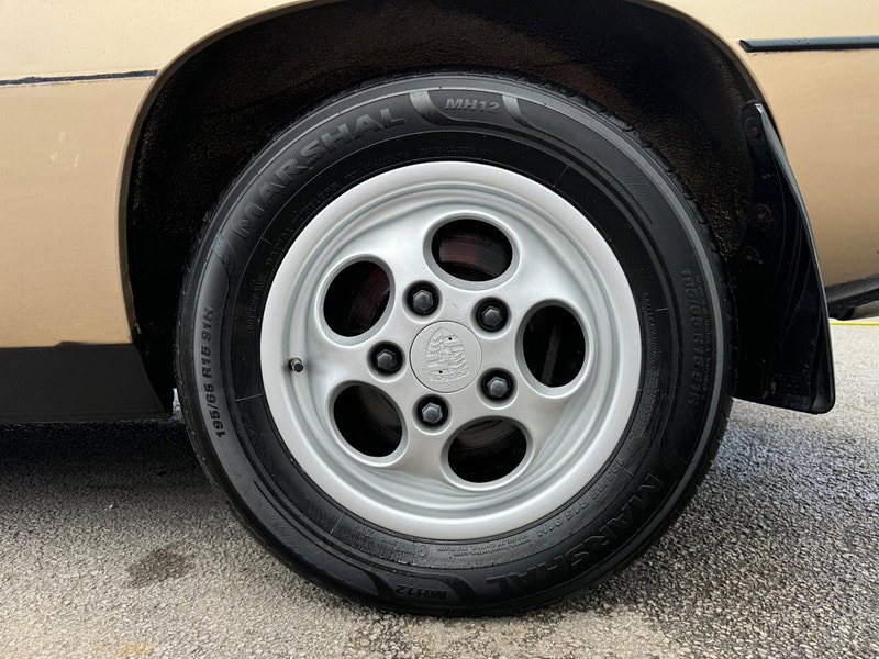 Porsche 924  2dr Manual 2026