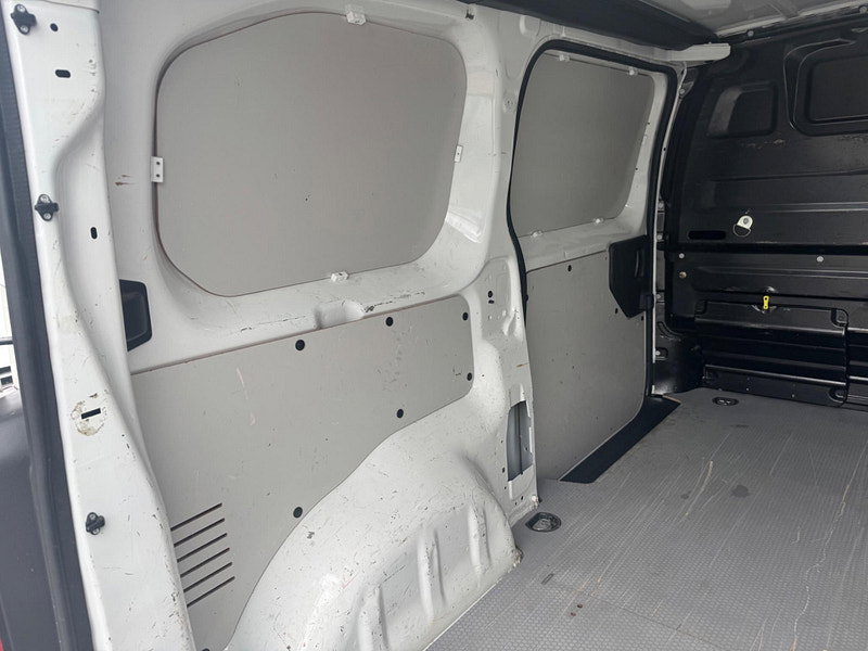 Peugeot Expert 2.0 BlueHDi 1400 Professional Standard Panel Van MWB Euro 6 (s/s) 6dr 6dr Manual 2026