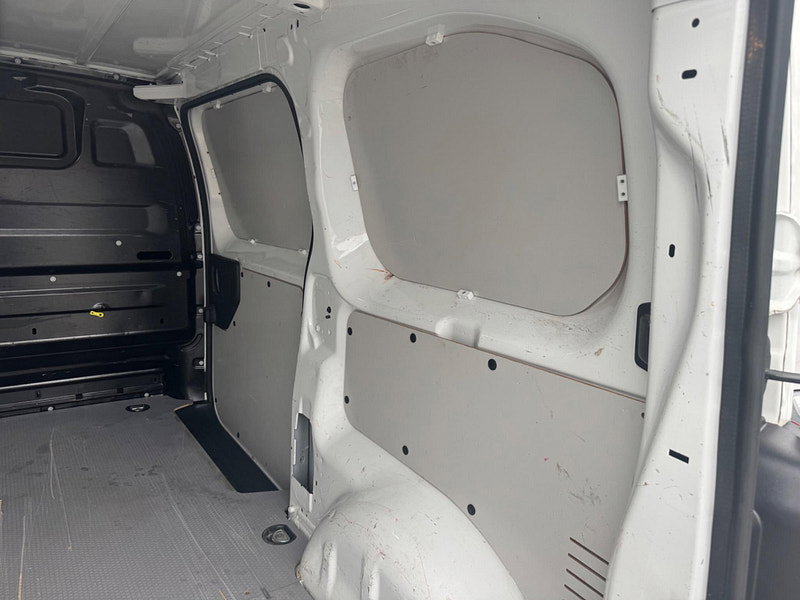 Peugeot Expert 2.0 BlueHDi 1400 Professional Standard Panel Van MWB Euro 6 (s/s) 6dr 6dr Manual 2026