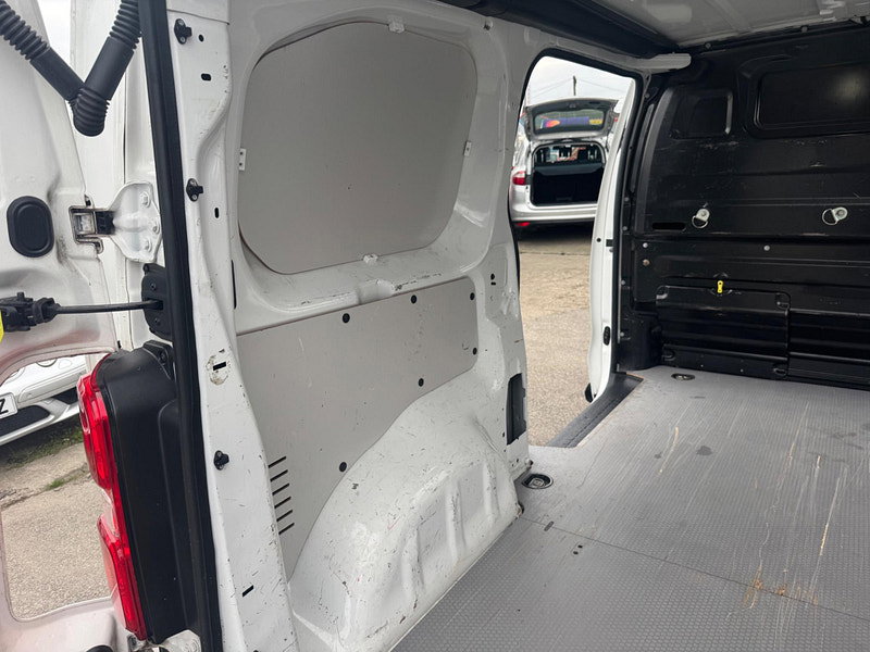 Peugeot Expert 2.0 BlueHDi 1400 Professional Standard Panel Van MWB Euro 6 (s/s) 6dr 6dr Manual 2026