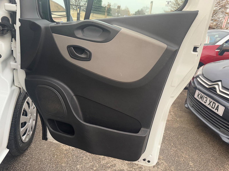 Renault Trafic 1.6 dCi 27 Business+ SWB Standard Roof Euro 5 5dr 4dr Manual 2026