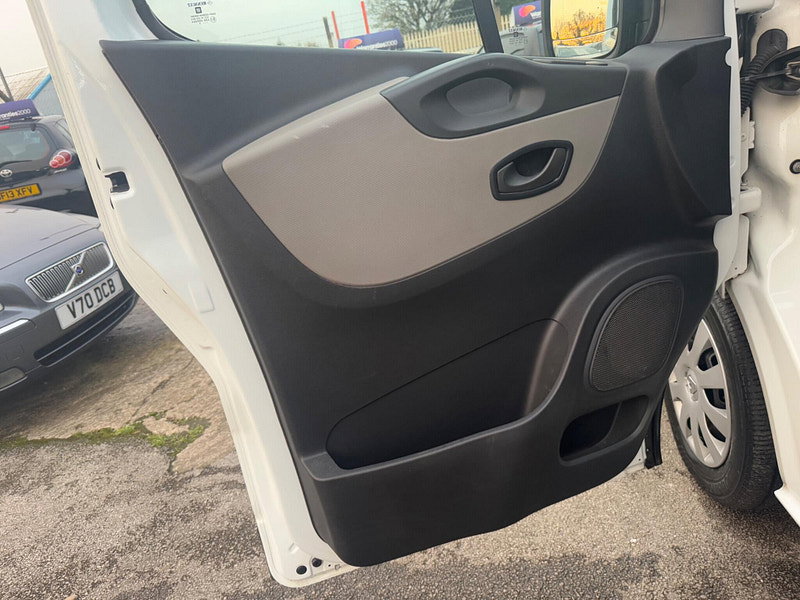 Renault Trafic 1.6 dCi 27 Business+ SWB Standard Roof Euro 5 5dr 4dr Manual 2026