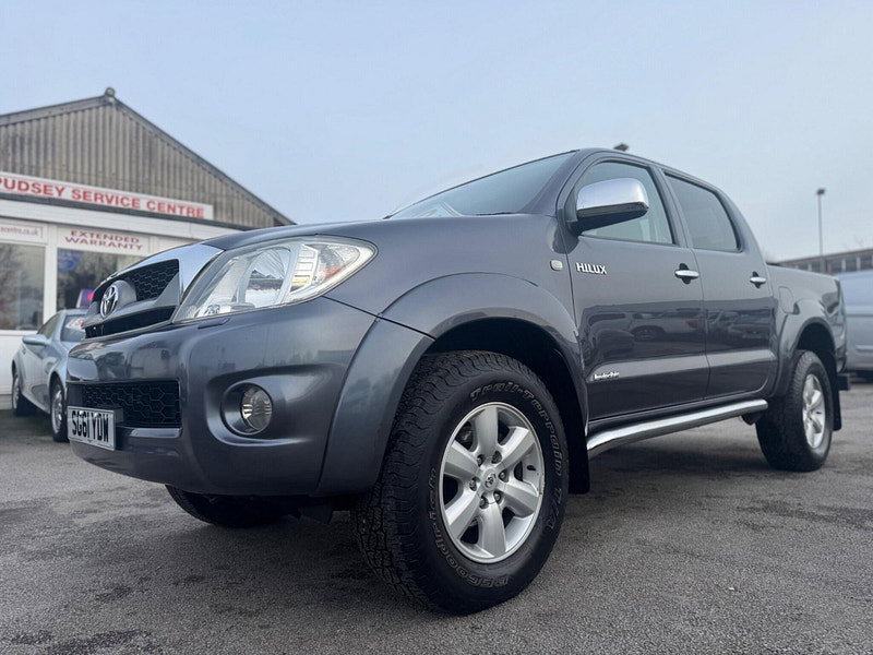 Toyota Hilux INVINCIBLE 4X4 D-4D DCB 4dr Manual 2026