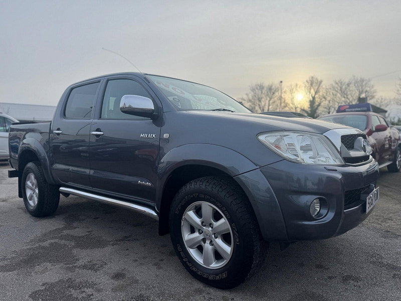 Toyota Hilux INVINCIBLE 4X4 D-4D DCB 4dr Manual 2026