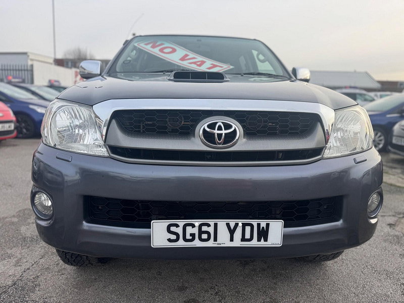 Toyota Hilux INVINCIBLE 4X4 D-4D DCB 4dr Manual 2026