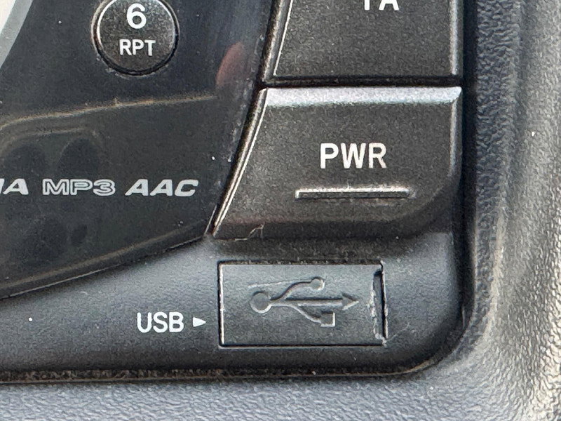 Toyota Hilux INVINCIBLE 4X4 D-4D DCB 4dr Manual 2026