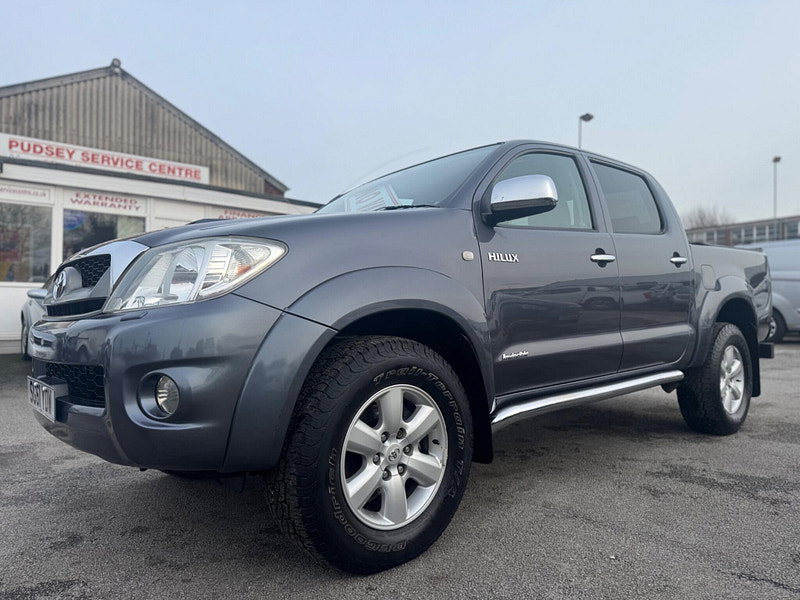 Toyota Hilux INVINCIBLE 4X4 D-4D DCB 4dr Manual 2026