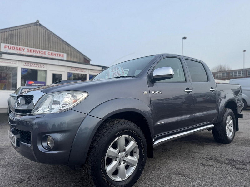 Toyota Hilux INVINCIBLE 4X4 D-4D DCB 4dr Manual 2026