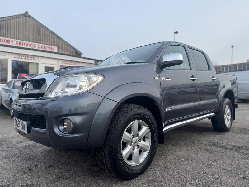 Toyota Hilux INVINCIBLE 4X4 D-4D DCB 4dr Manual 2026