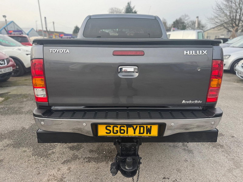 Toyota Hilux INVINCIBLE 4X4 D-4D DCB 4dr Manual 2026