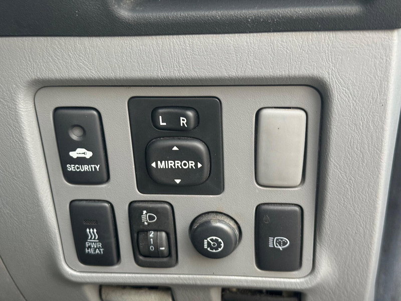 Toyota Hilux INVINCIBLE 4X4 D-4D DCB 4dr Manual 2026