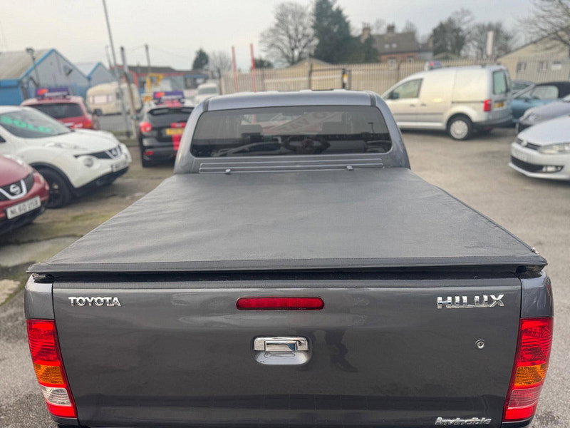 Toyota Hilux INVINCIBLE 4X4 D-4D DCB 4dr Manual 2026